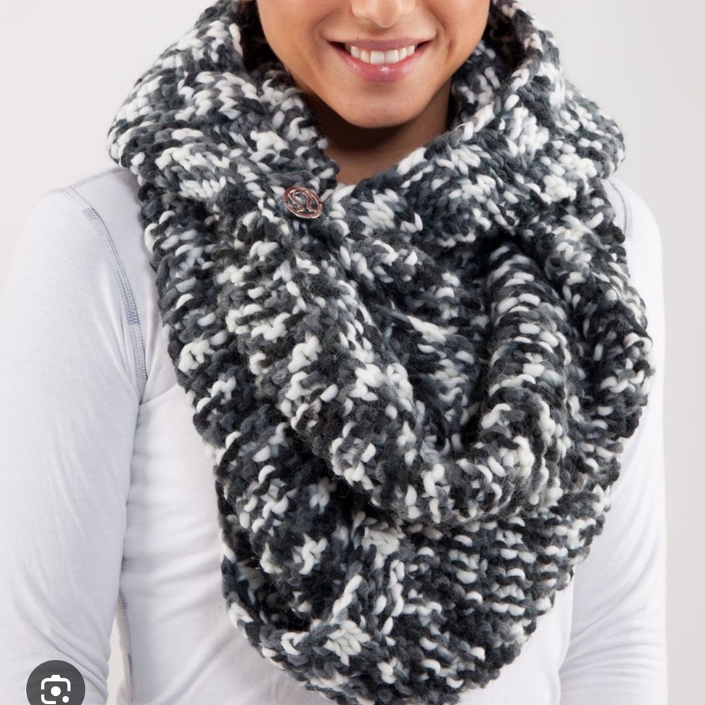 Lululemon Athletica Heathered Hickley Hider Knit Scarf - Gray and White